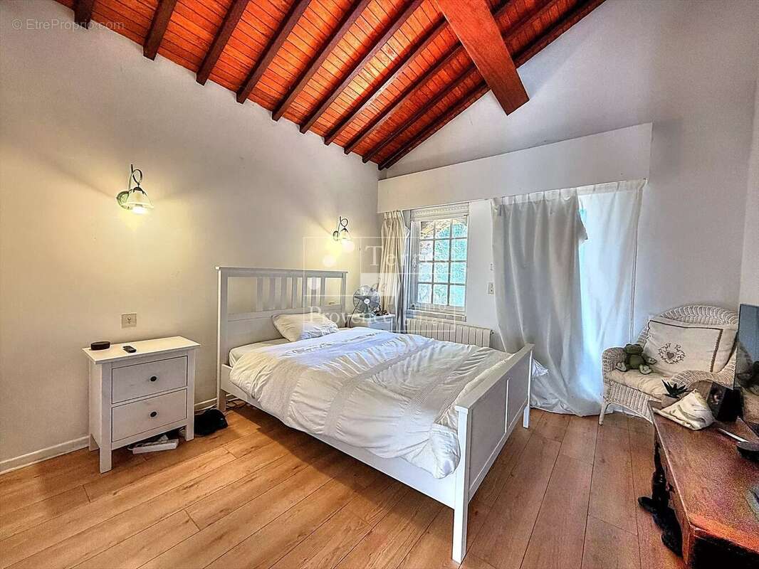 Maison à AUPS