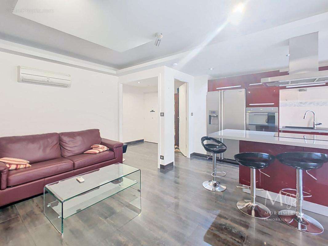 Appartement à SAINT-LAURENT-DU-VAR