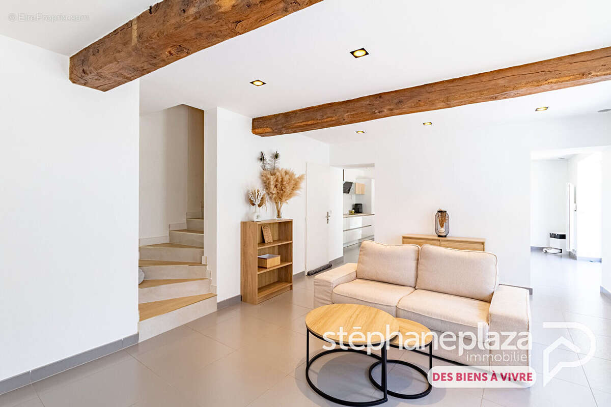 Maison de village 139m² - 2 chambres + cave à St Trivier-sur-Moignans - photo 2
