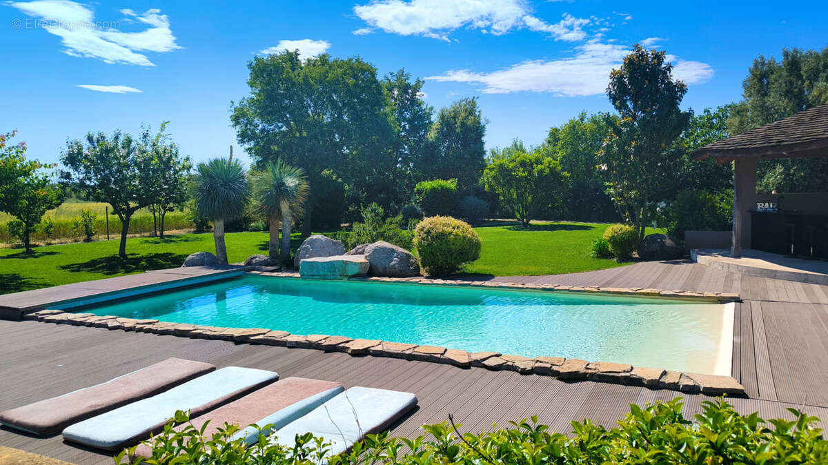 Propriété d’exception avec piscine et 3 600 m2 en bordure de campagne près d’Uzès - photo 3