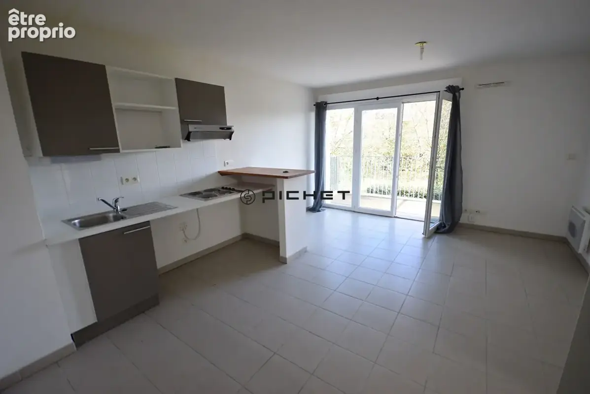 Appartement T3 avec ascenseur balcon et parking. - photo 2