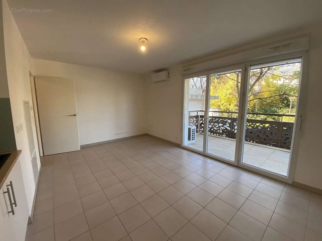 Appartement à CARROS