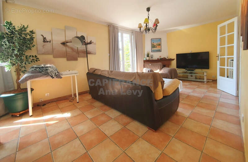 Maison 165m², garage aménagé en studio, parcelle de plus de 1100m² - photo 4