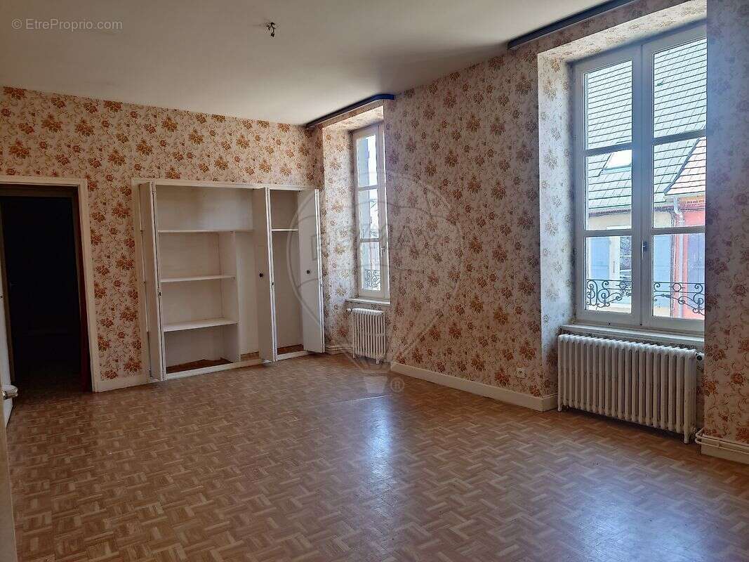 Maison à LUZY