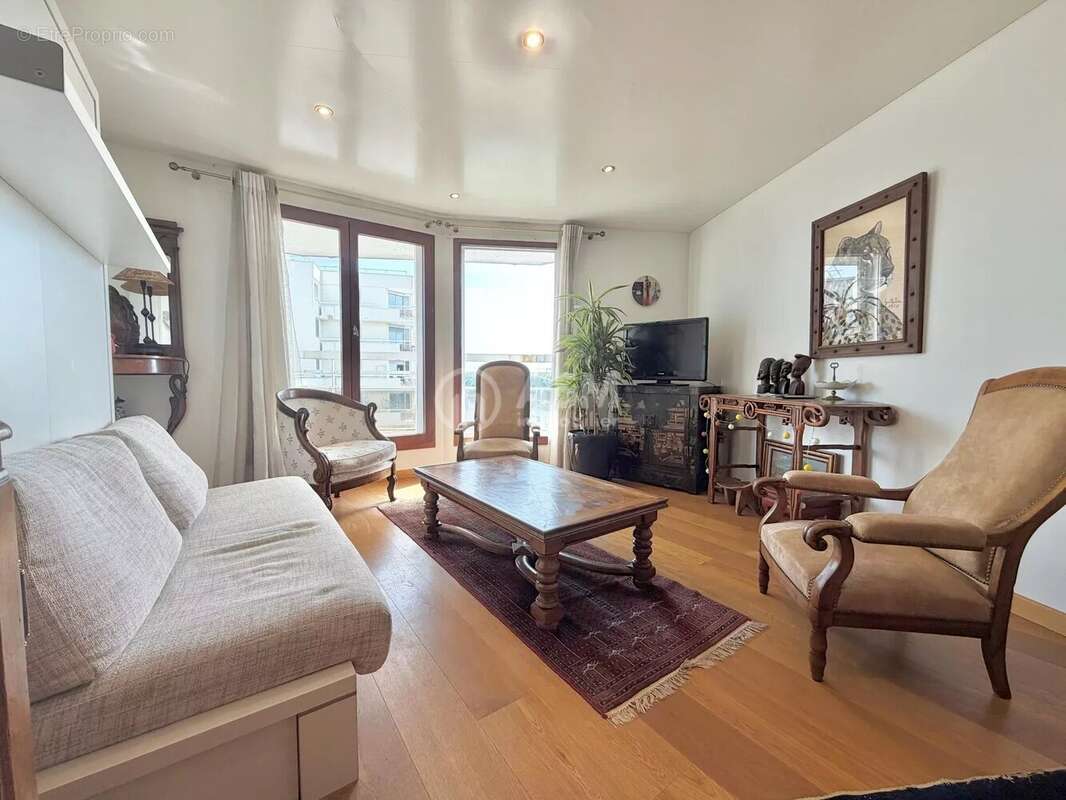 Appartement à COURBEVOIE