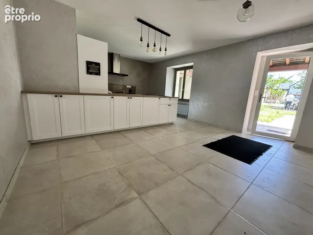 Charmante Maison Familiale avec Piscine et Maison d'Amis sur un Vaste Terrain - photo 12