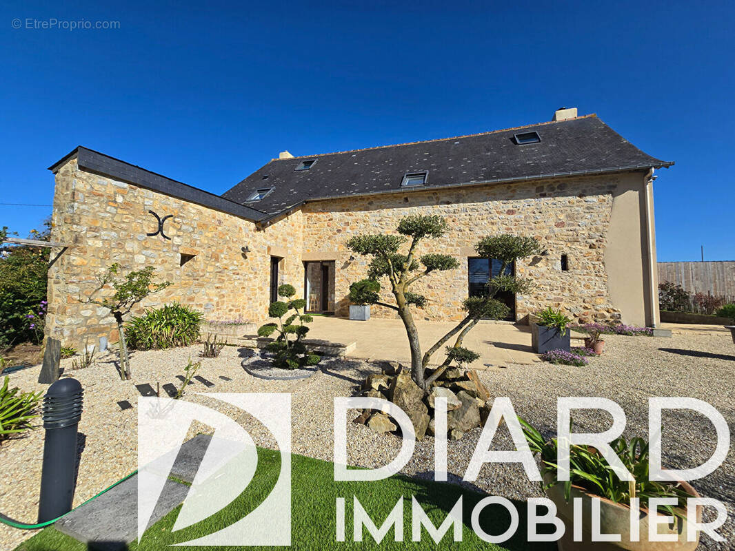 Maison à MONTREUIL-DES-LANDES