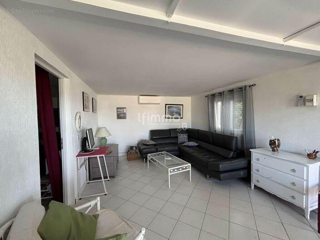 Maison à LE MUY