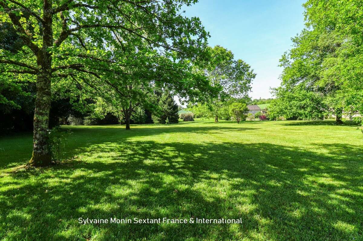 Superbe propriété rénovée sur 2,6 hectares, dépendances et espace piscine avec pigeonnier - photo 7