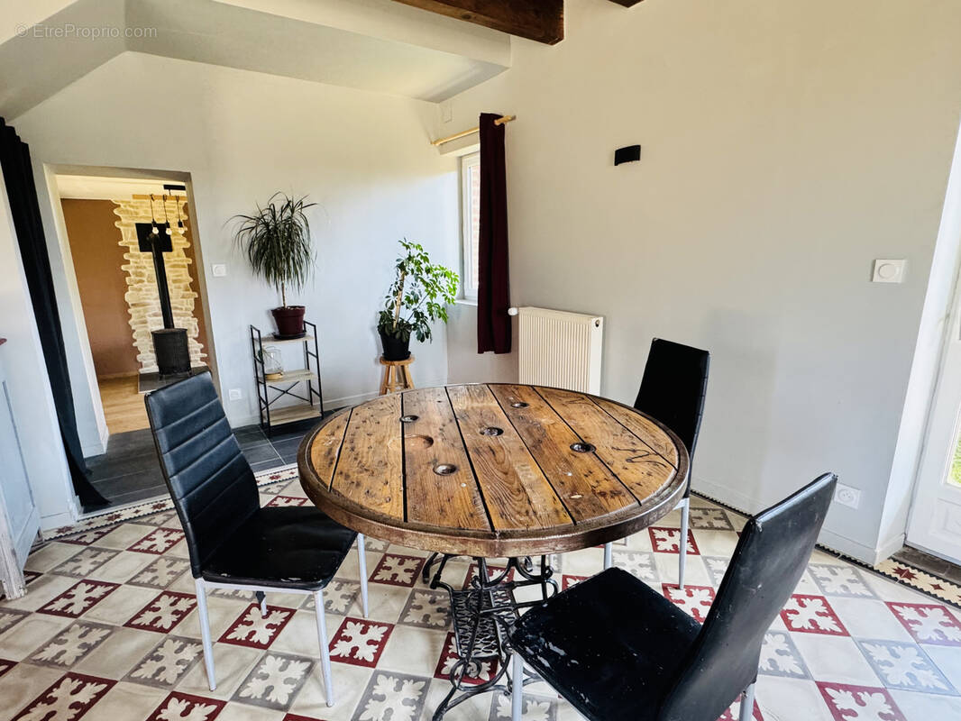 Maison à LA CHAPELLE-SAINT-SAUVEUR