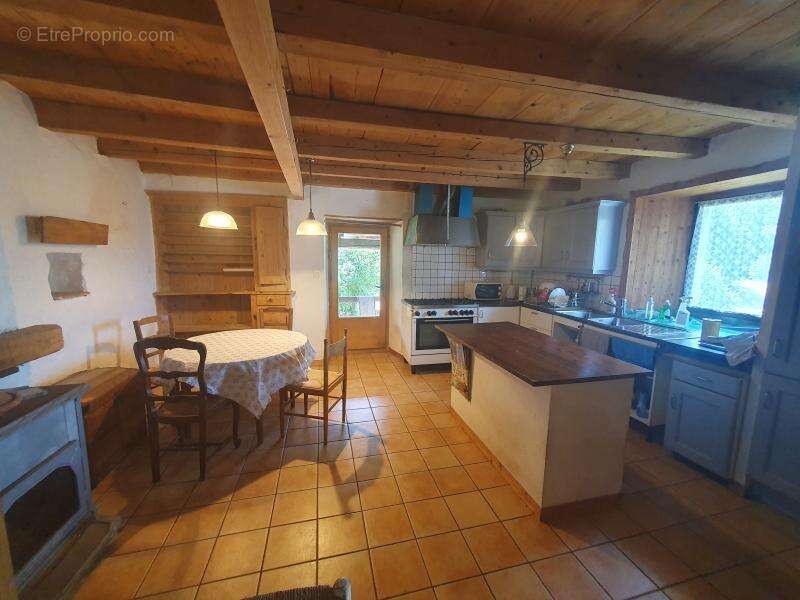 Maison à ARACHES-LA-FRASSE