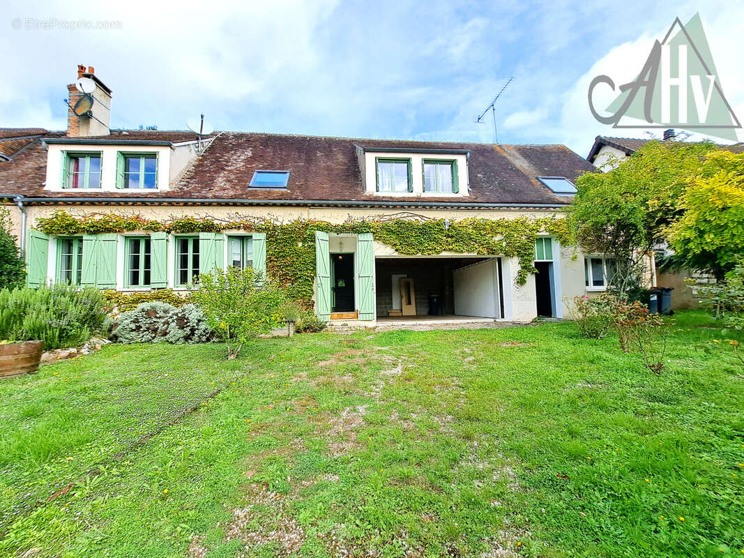 Maison à PARON