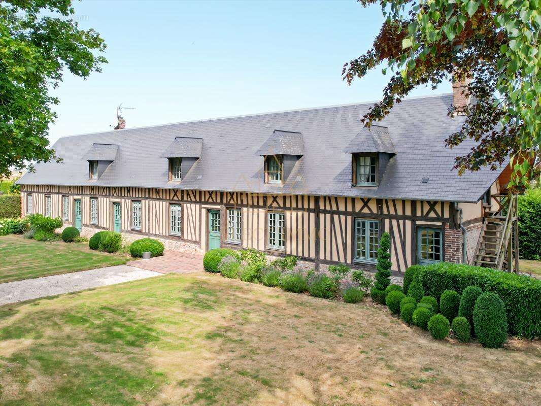 Propriété d'exception de 237m² dans un cadre d'exception et 400m² de dépendances - photo 19