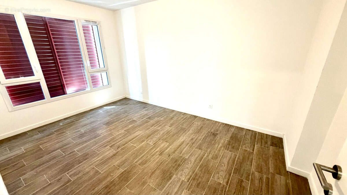 Appartement  résidentiel de type T2 avec terrasse et parking sécurisé en sous sol. - photo 7
