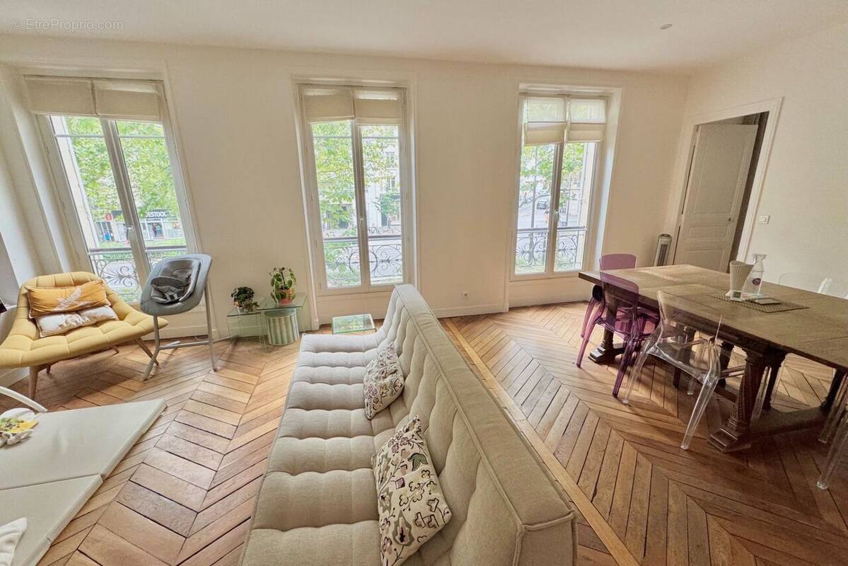 Appartement à PARIS-12E