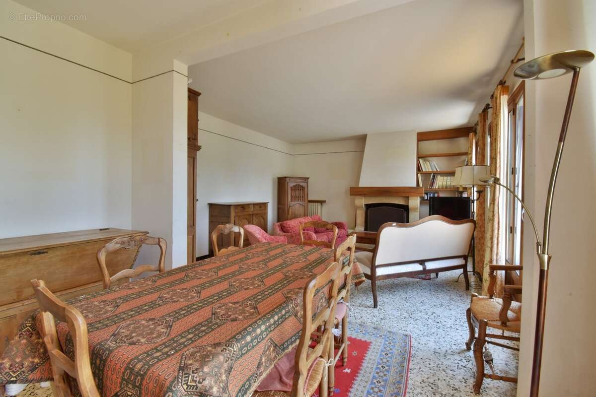 À VENDRE – Grande villa avec terrain boisé avec une olivette à Sisteron - photo 12