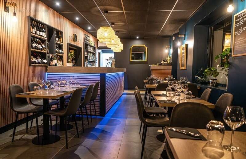 Commerce à LA TERRASSE