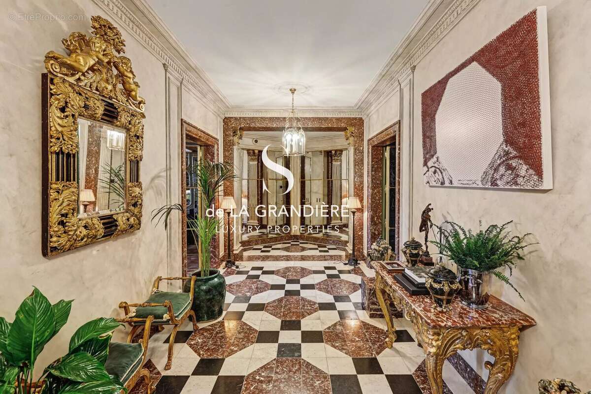 Appartement à PARIS-16E