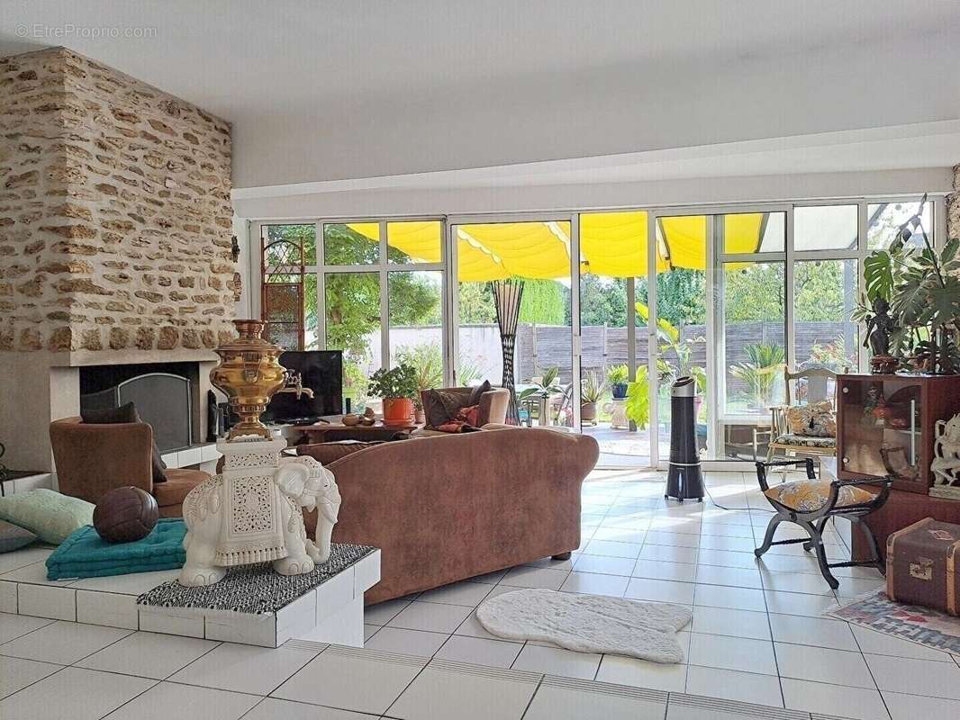 A vendre Maison de plain pied Les Essarts Le Roi 8 pièces 160 m2 - photo 2