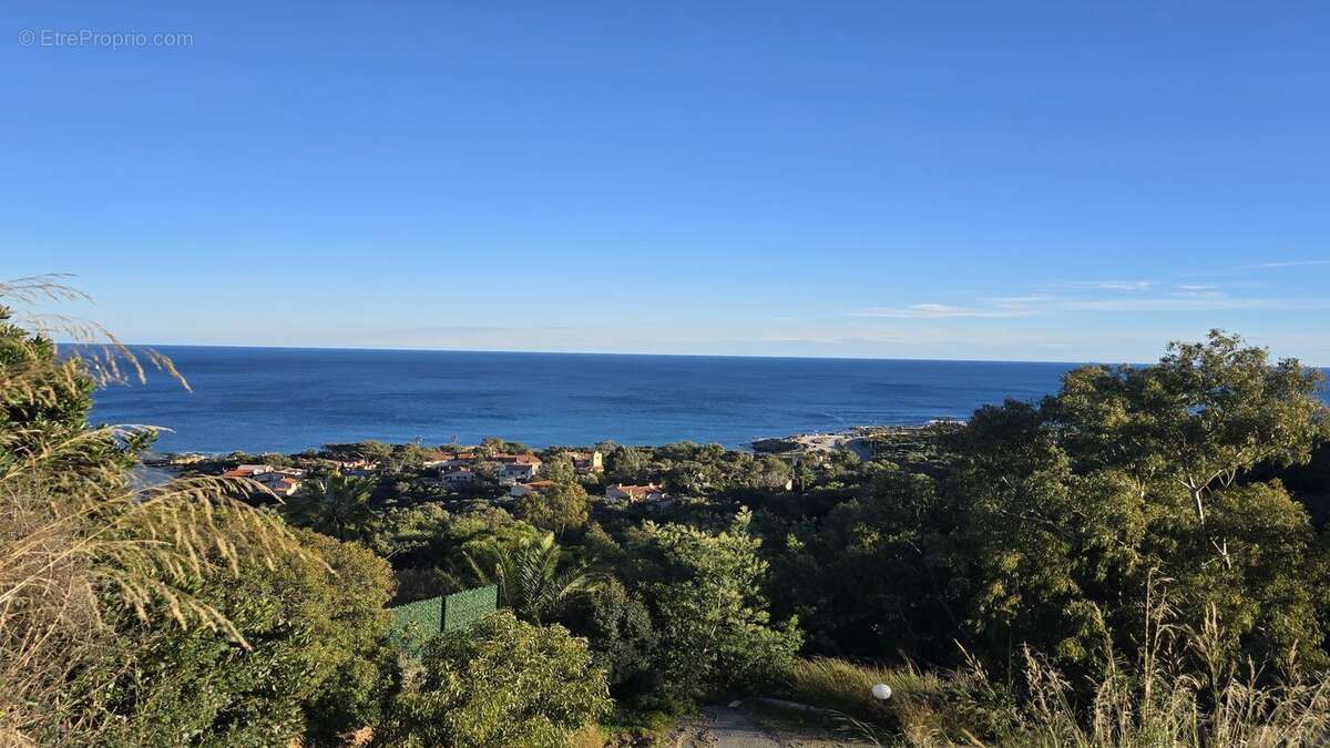 Terrain à LES ISSAMBRES