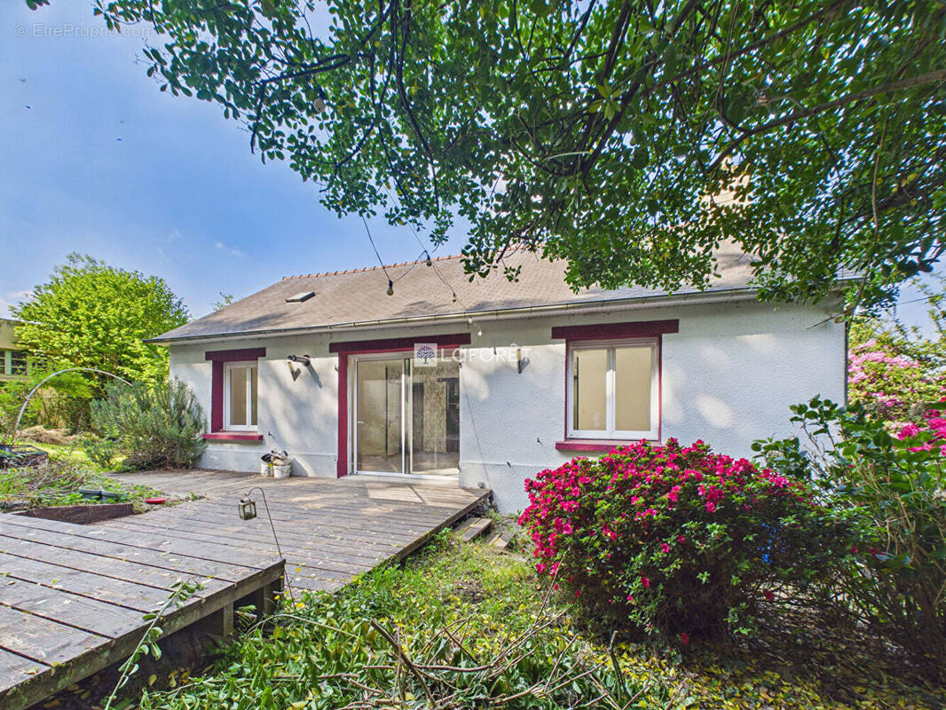 Maison à CHATEAUNEUF-DU-FAOU