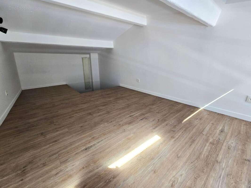 Au cur du très prisé **Quartier Haut de Sète** - photo 6