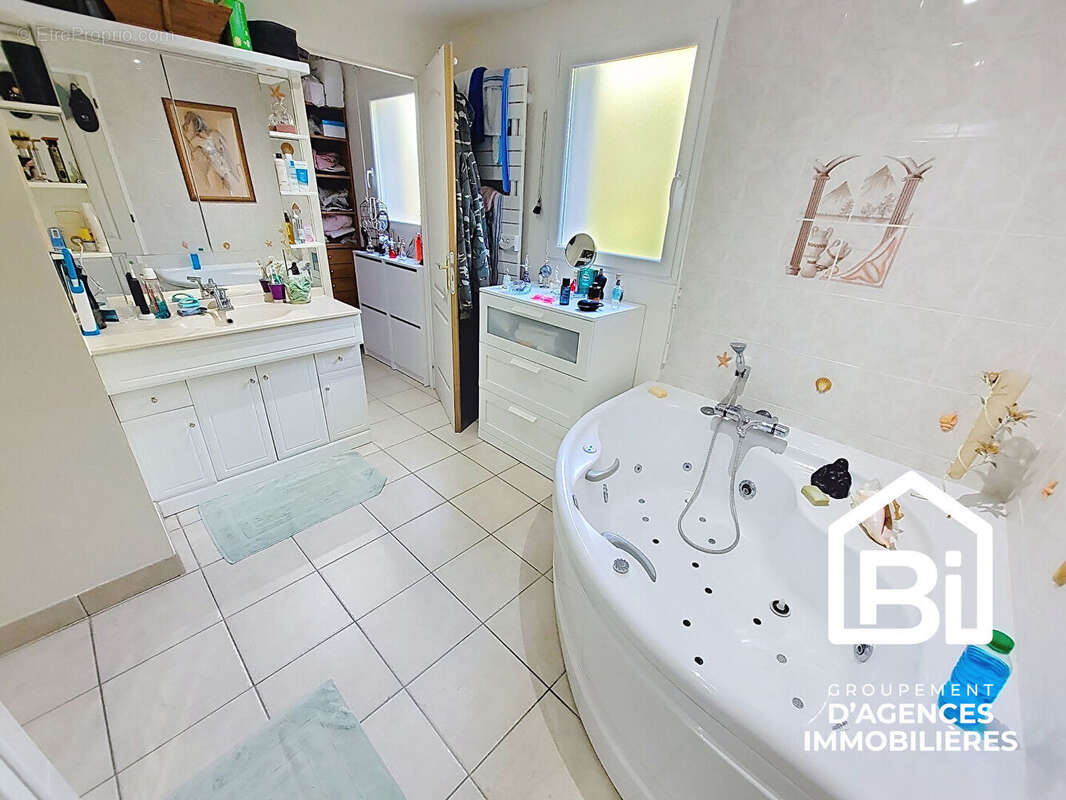 Maison à CRESSERONS