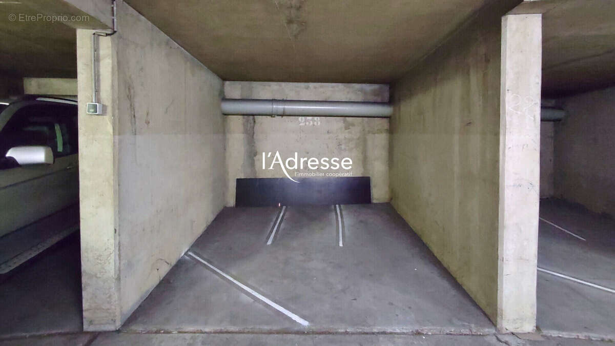 Parking à PARIS-15E