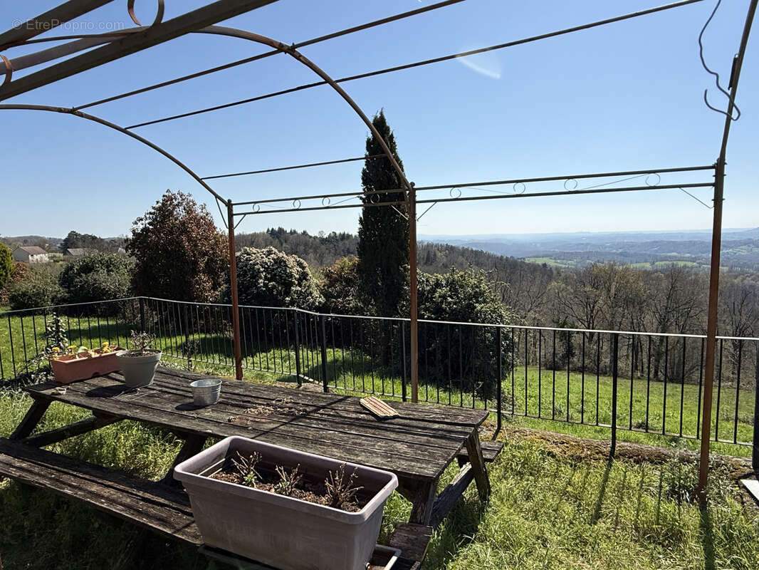Propriete avec dependances et 11 ha de terrain - photo 5