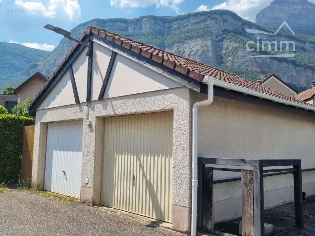 À vendre – Maison mitoyenne avec jardin à Crolles - photo 15