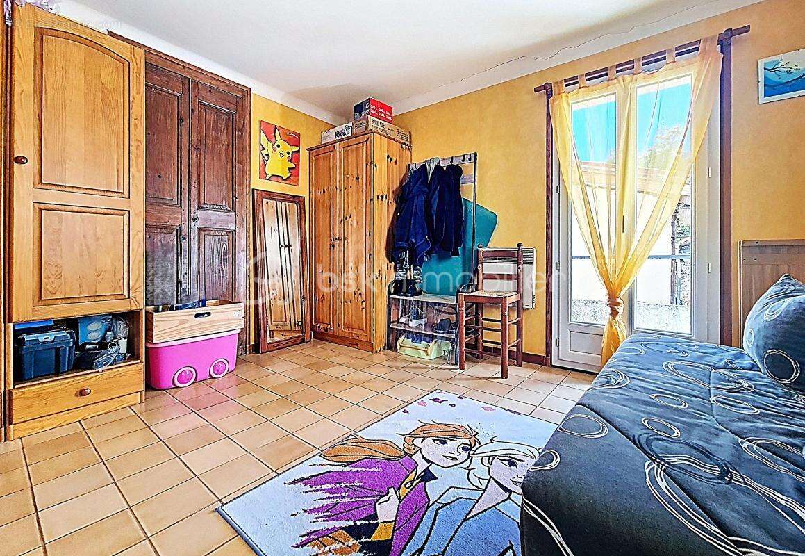 Maison de village avec terrasse, 4 chambres, garage, cave - photo 8