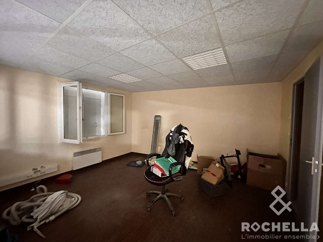 Commerce à SAINT-JEAN-D&#039;ANGELY