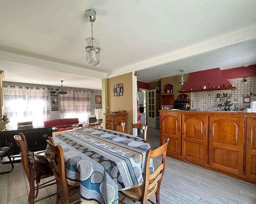 Maison indépendante de 180 m2 avec terrain de 1582 m2 - photo 4