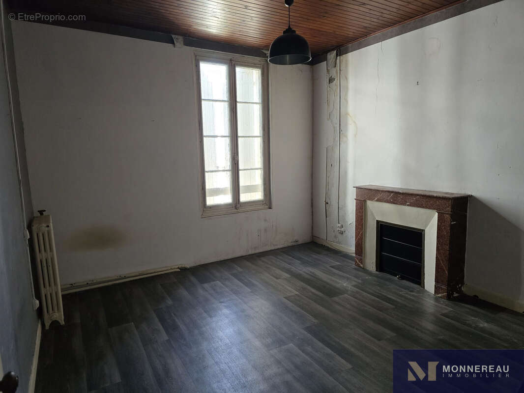 Appartement à BARBEZIEUX-SAINT-HILAIRE