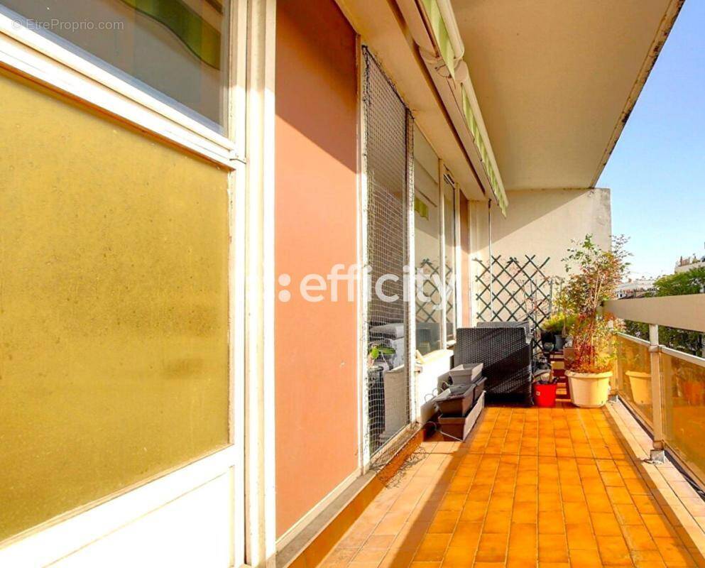 Appartement à PARIS-14E