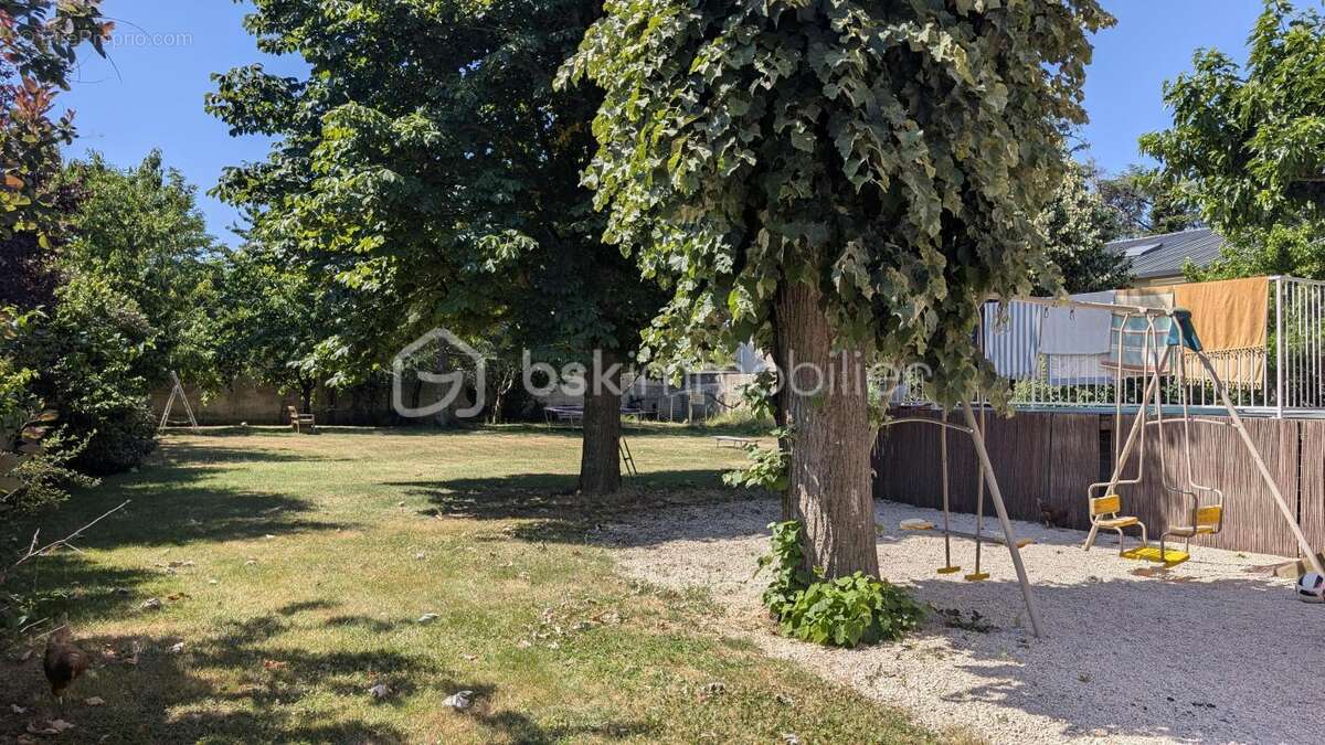 Maison à MONTROND-LES-BAINS