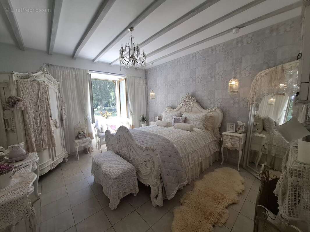Maison à CHEF-BOUTONNE