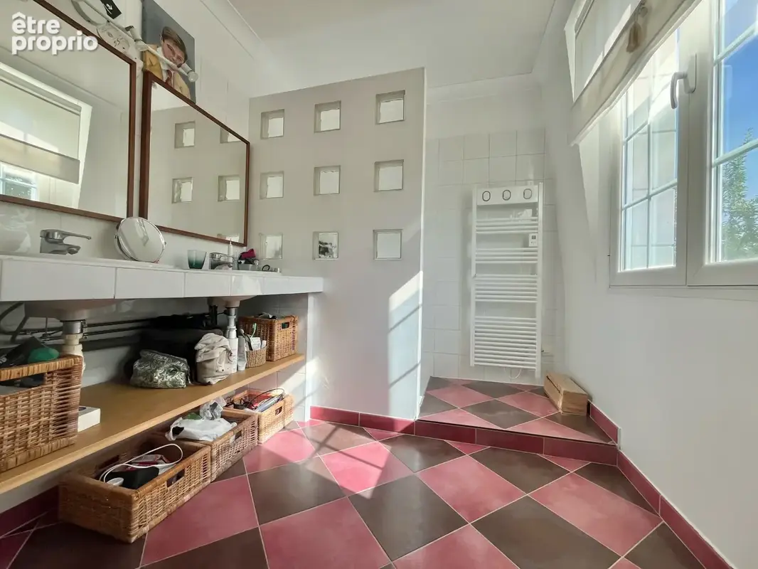 Belle maison familiale entourée de verdure - photo 7
