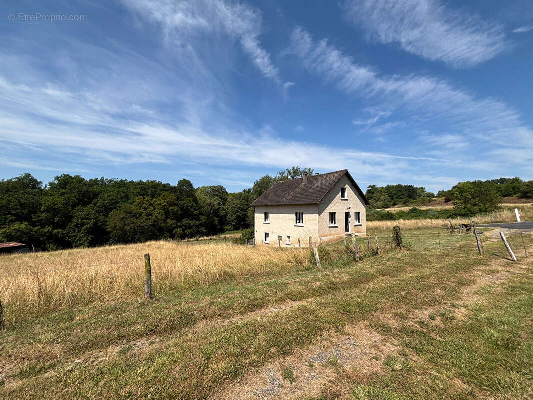 Maison à SAINT-PANTALEON-DE-LARCHE