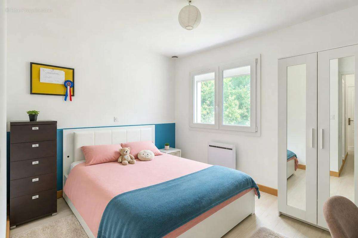Maison de 8 pièces de 210 m² à Saint-Cyr-sur-le-Rhône - photo 12