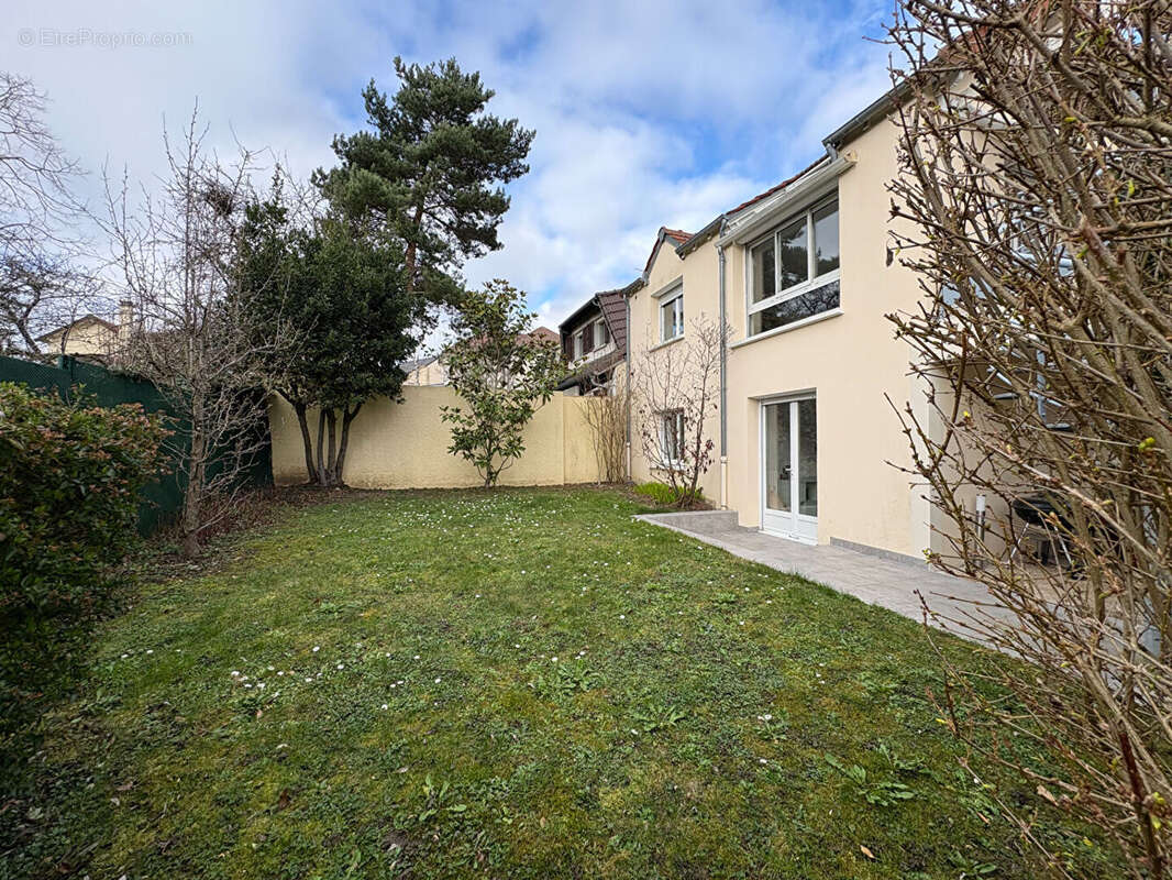 Maison à VERRIERES-LE-BUISSON