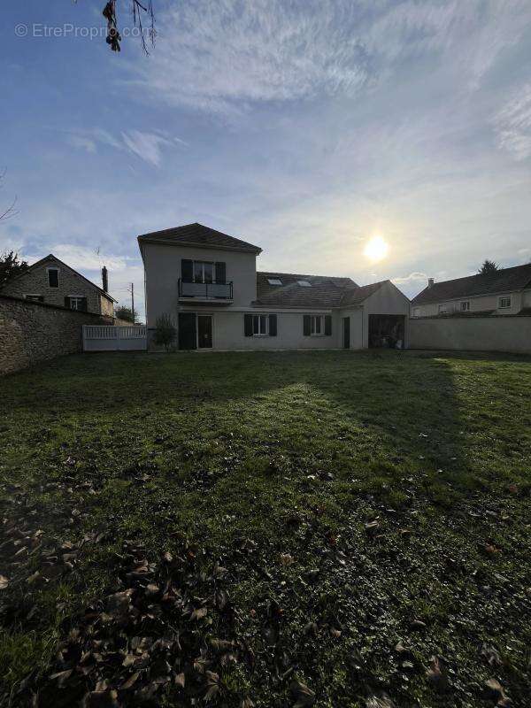 Maison à TOURNAN-EN-BRIE