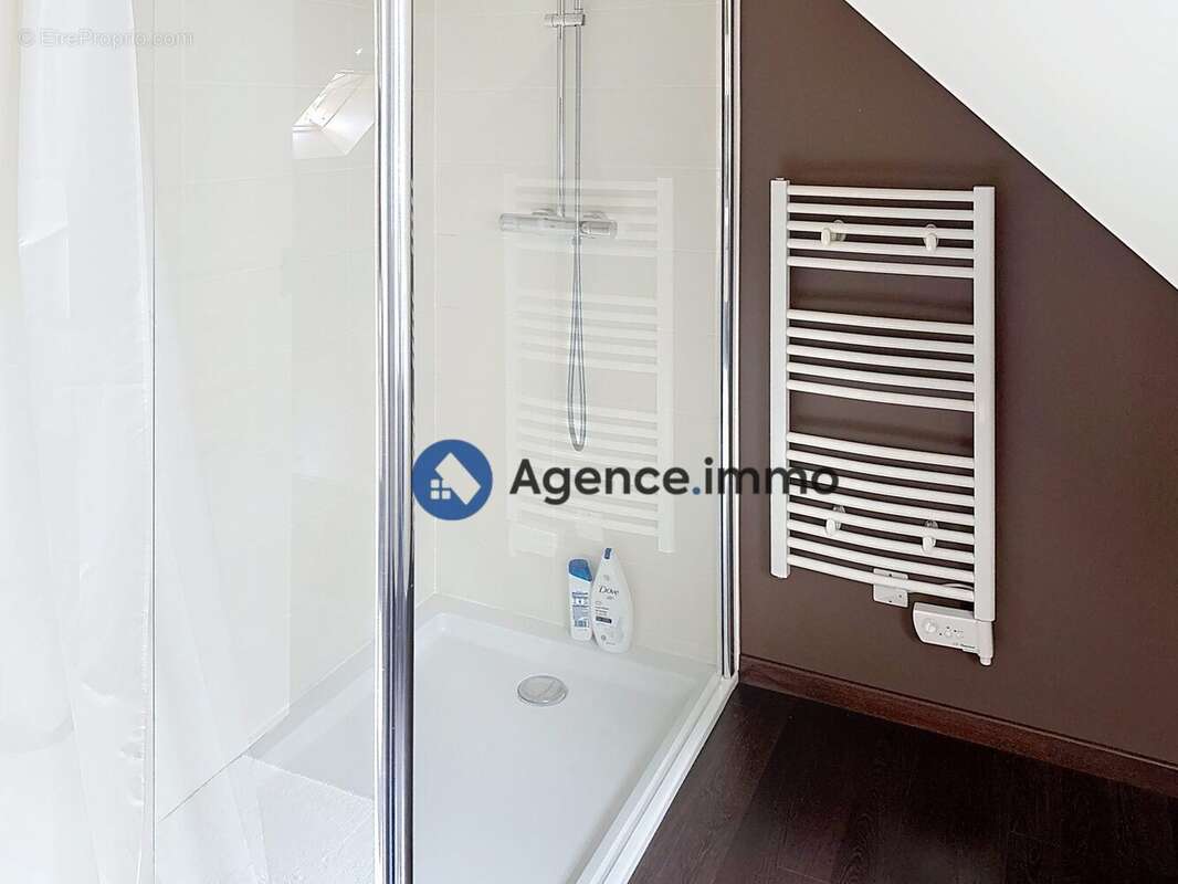 Maison à SAINT-ANTOINE-DU-ROCHER