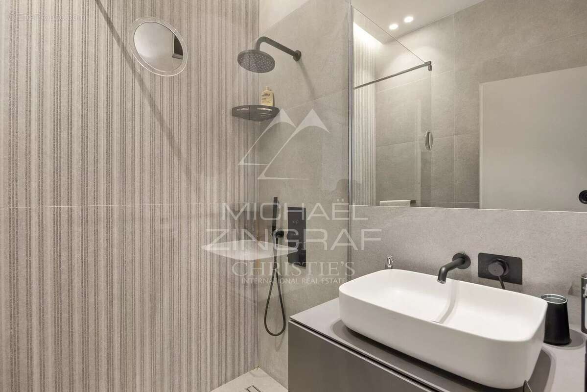 NICE Centre – Duplex moderne dans immeuble bourgeois avec grande terrasse - photo 11