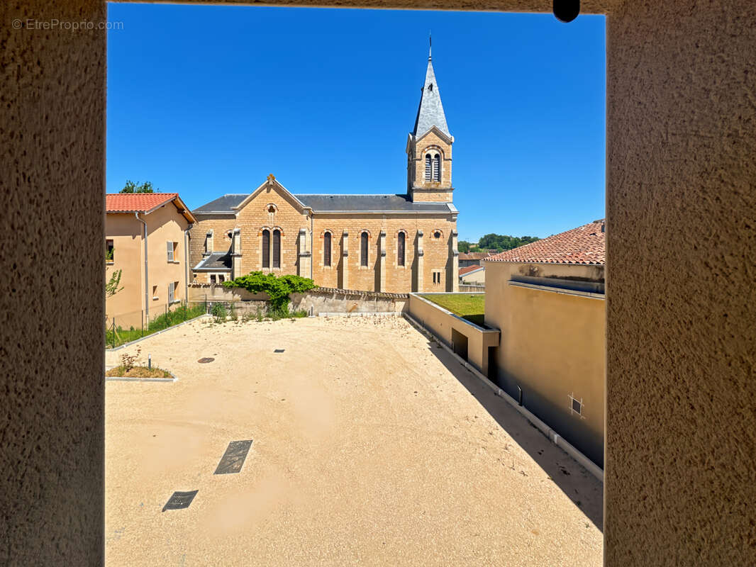 À Vendre Plateau neuf en Frais de Notaire réduits à finir d'Aménager   Proche Trévoux, Hyper-Centre Village de - photo 3