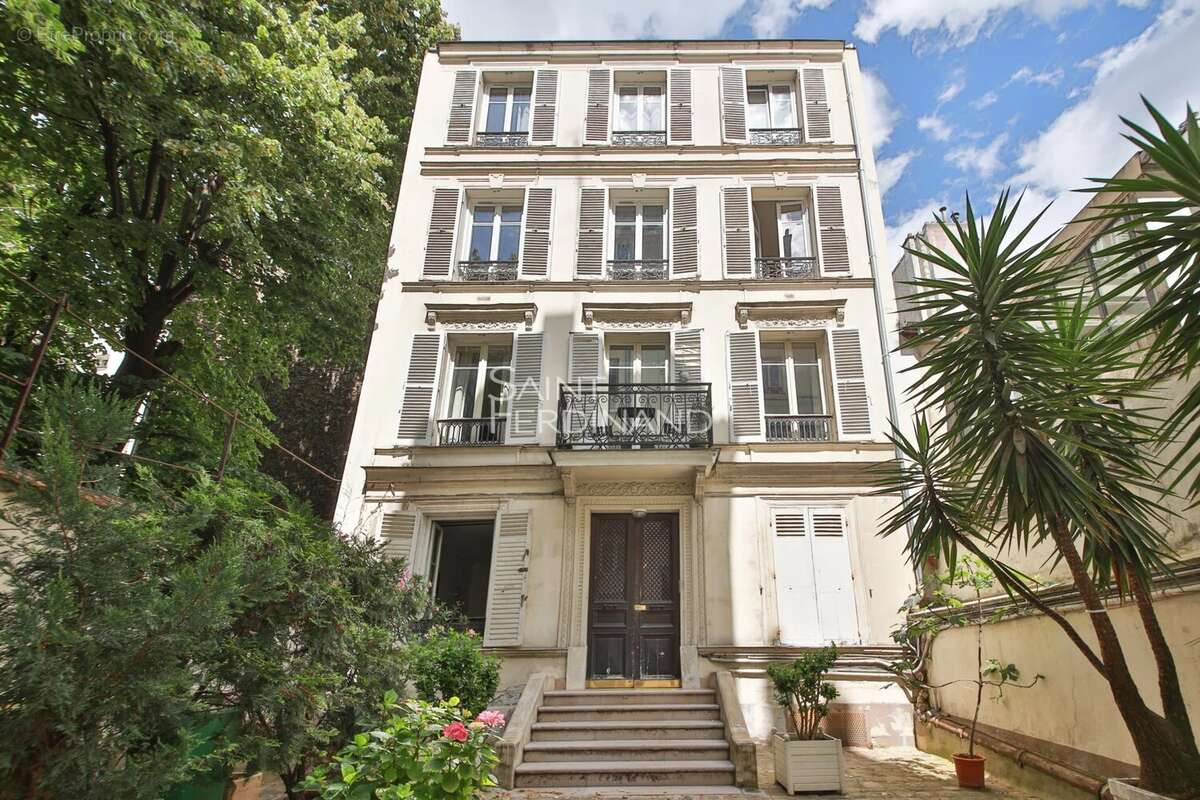 Appartement à PARIS-17E