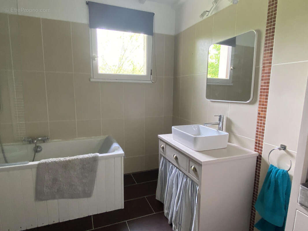 SDB - Maison à BROSSAC