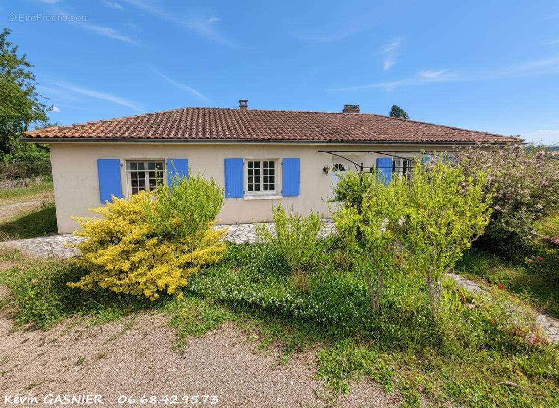 Maison à ROULLET-SAINT-ESTEPHE