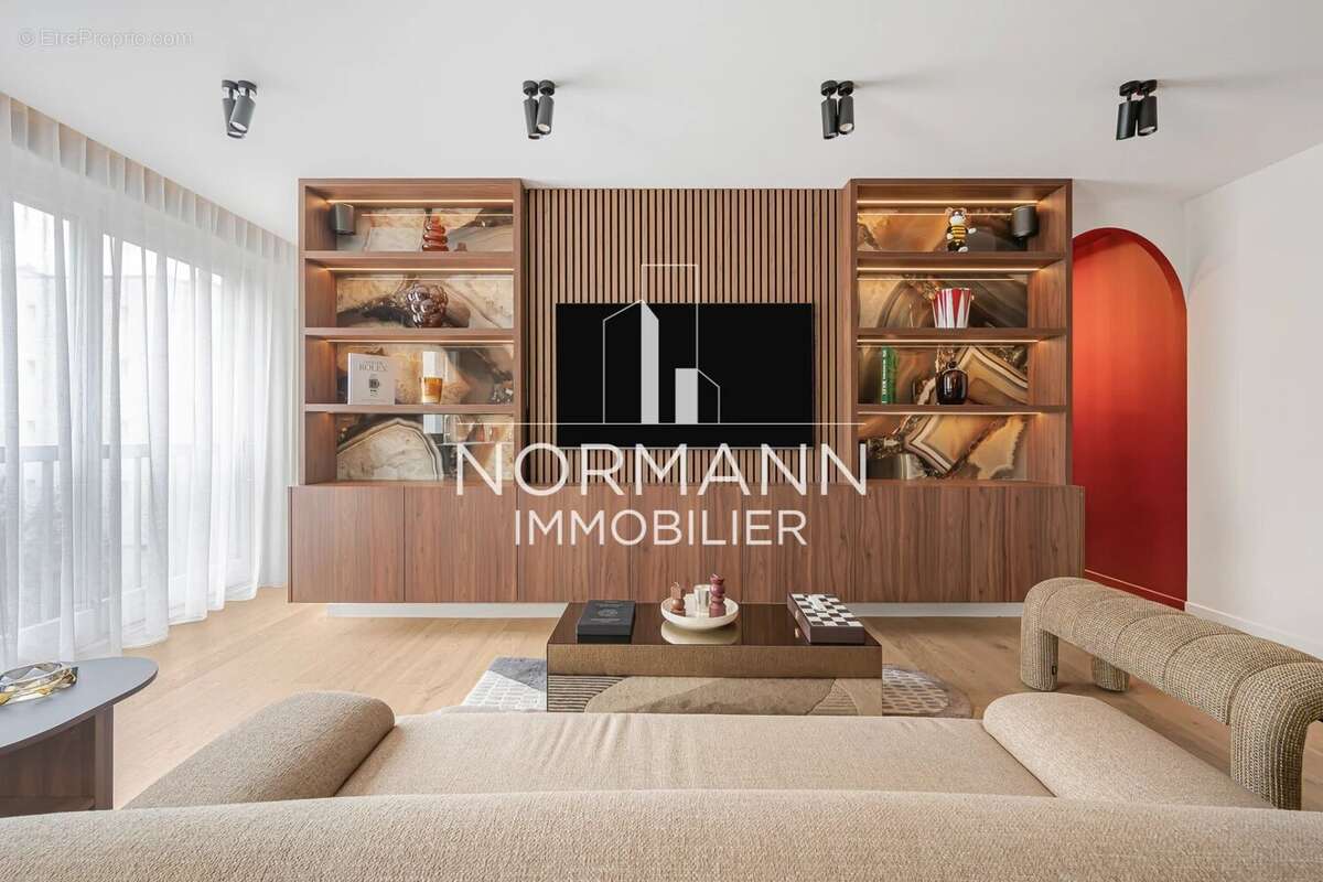 Appartement à PARIS-16E