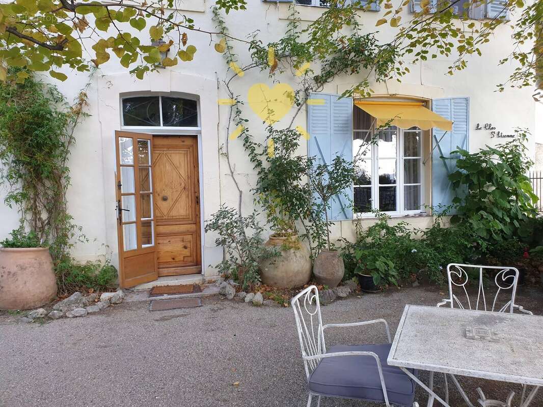 Bastide provencale renovee au calme accessible a pied du village - photo 9